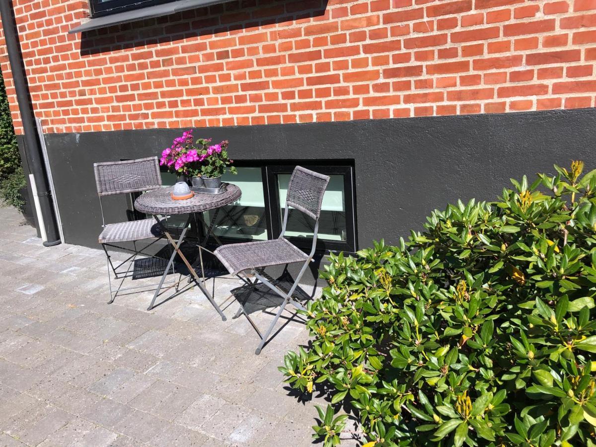 Nyistandsat Hojloftet Kaelderlejlighed Pa 70 M2 I Viborg Centrum, Med Plads Til 4 Personer Ngoại thất bức ảnh
