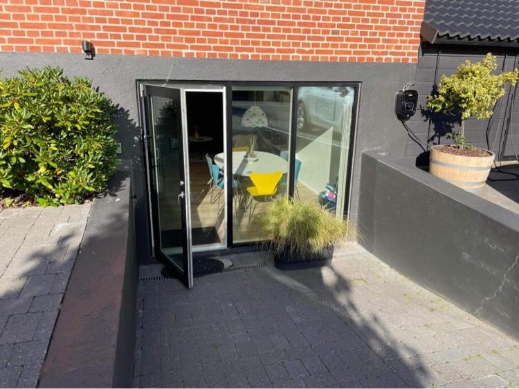 Nyistandsat Hojloftet Kaelderlejlighed Pa 70 M2 I Viborg Centrum, Med Plads Til 4 Personer Ngoại thất bức ảnh